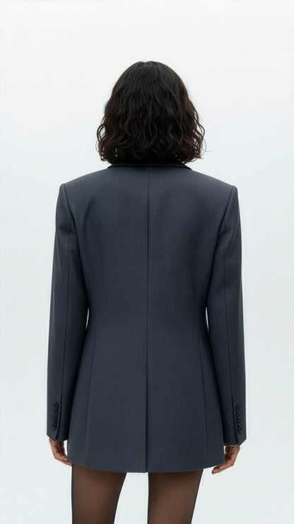 Tailored Grey Blazer – Minimal Design with Soft Shoulder Pads