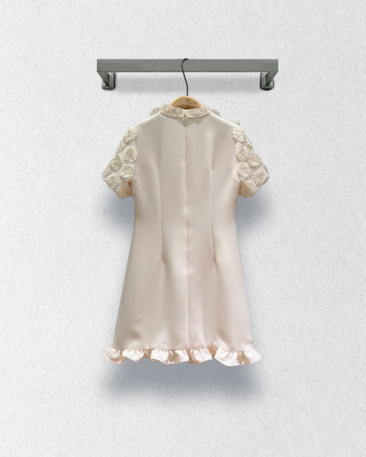 Short dress with flower details